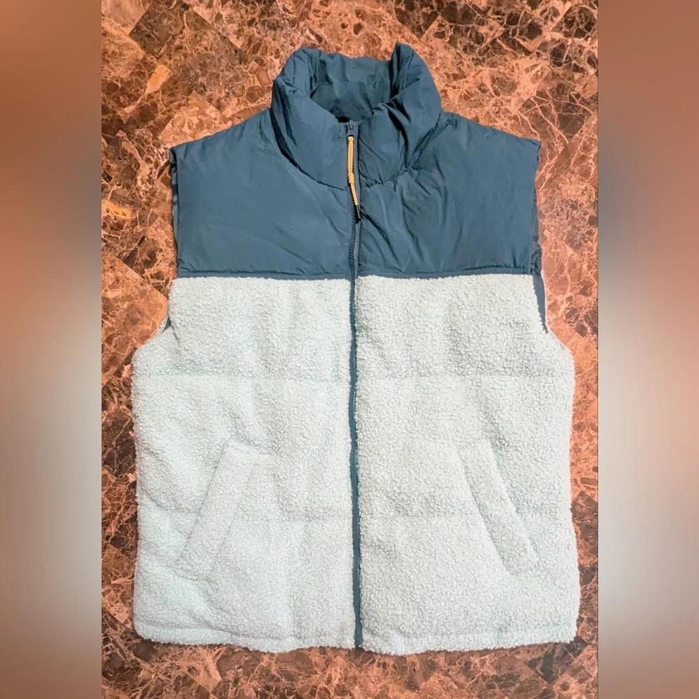 Wild Fable Blue and Teal Puffer Vest